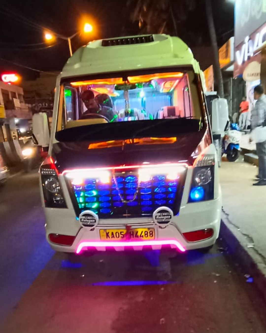 Deluxe tempo traveller for rent in bangalore