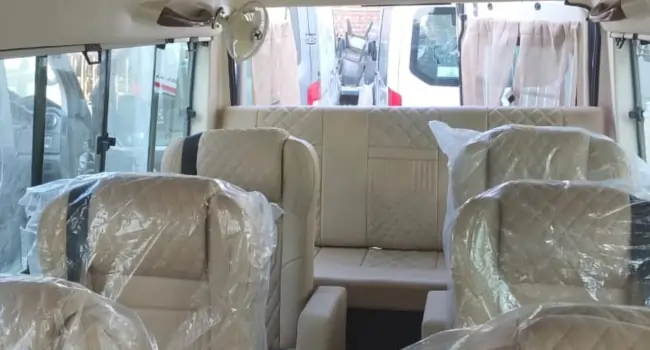 9 seater luxury tempo traveller