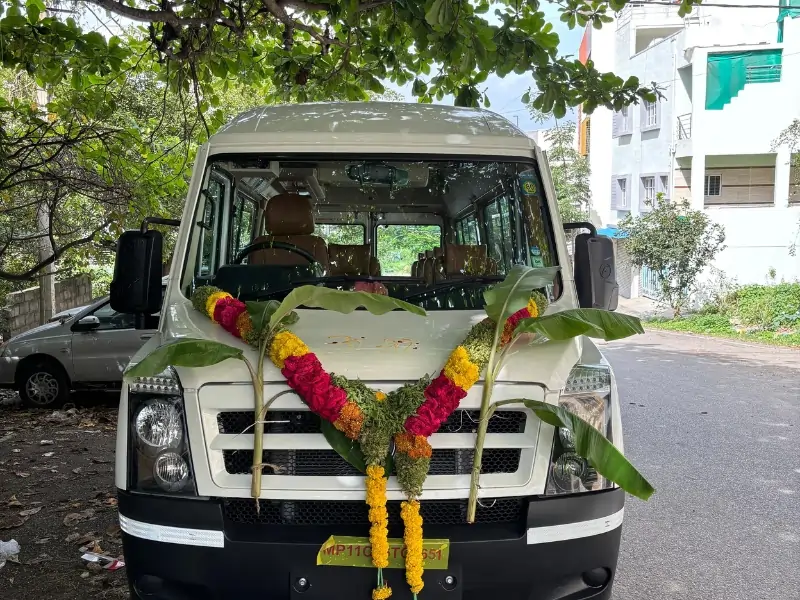 Deluxe Traveller rental Bangalore